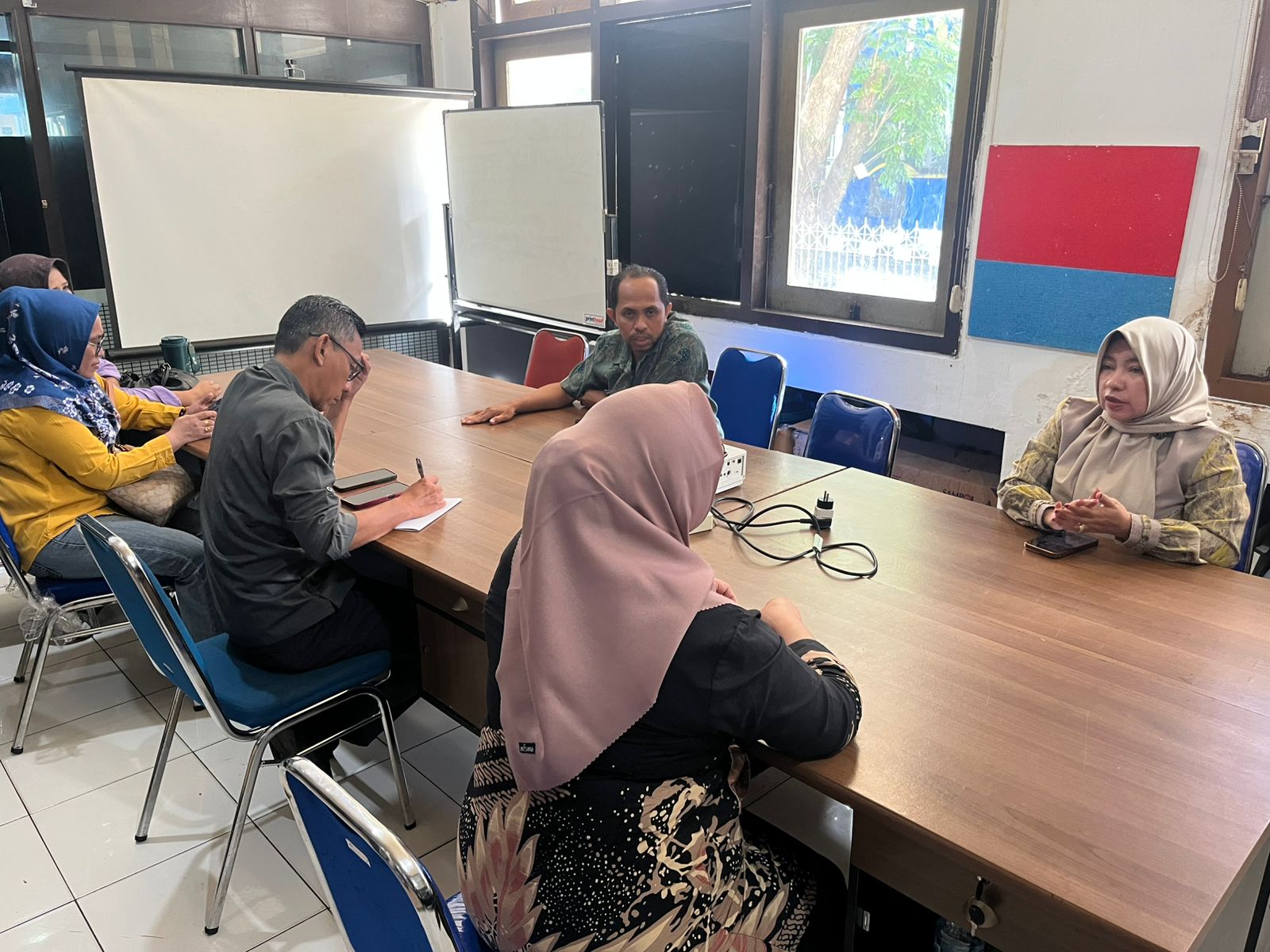 Koordinasi bersama DLH Kota Ternate terkait Sanitasi summit Persampahan di Lokasi DAK Integrasi PPKT di Kelurahan Kasturian